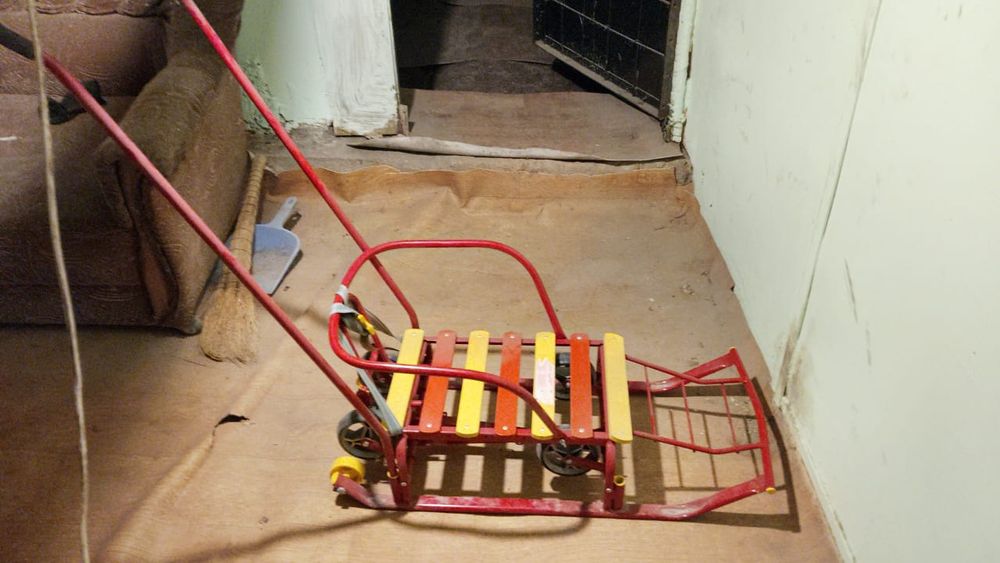 Санки NIKA Kids с колёсами + матрасик. Состояние новых.