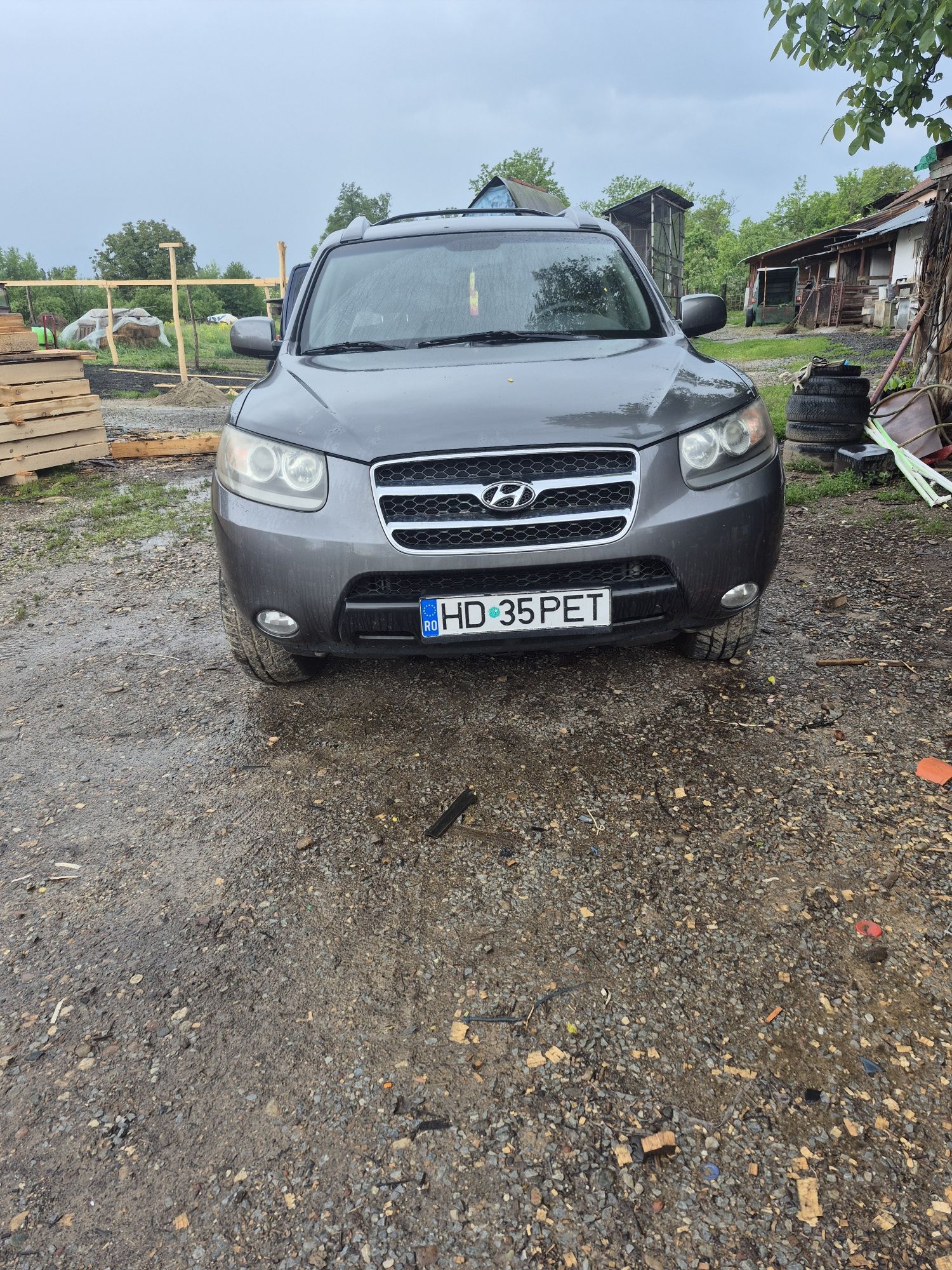 Hyundai santa fe.