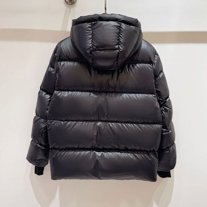 Зимняя куртка с капюшоном