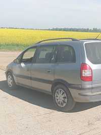 Vând sau schimb Opel Zafira