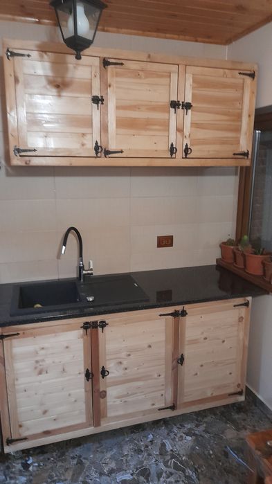 Mobilier rustic pentru bucătărie sau terasa din lemn masiv