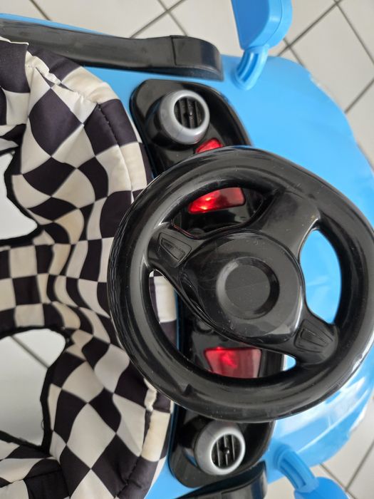 Проходилка Cabrio 2в1 синя
Ползвана 2,3 пъти.
Като нова.

Подходя