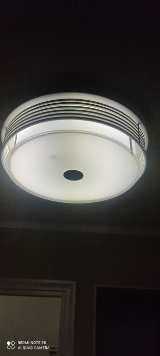 Продам люстру (светильник)