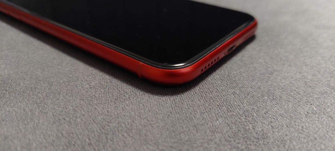 iPhone XR 64GB red