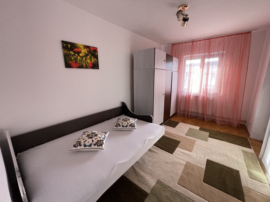 Inchiriez apartament 3 camere cu centrala proprie - zona Traian