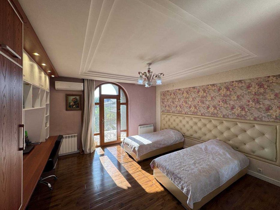 SROCHNO yevro hovli sotiladi