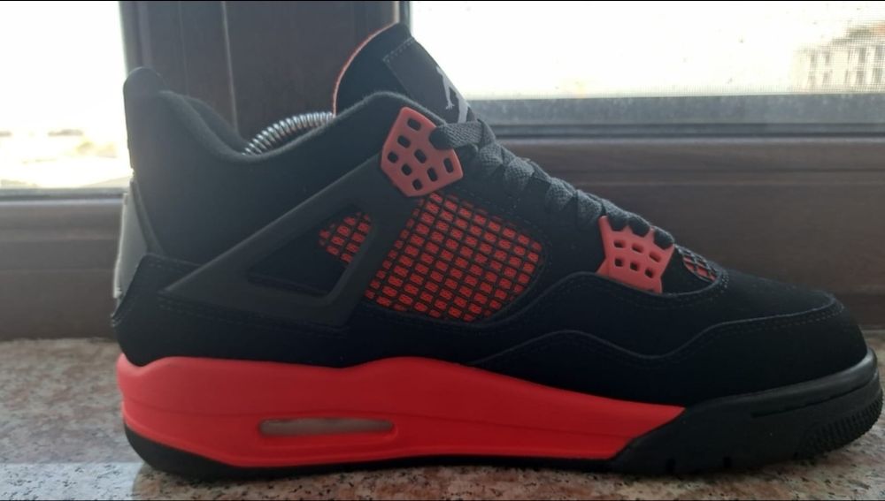 Jordan 4 red thunder