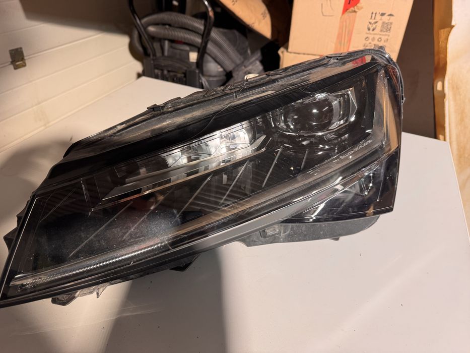 Far led stanga dreapta Skoda Superb 3