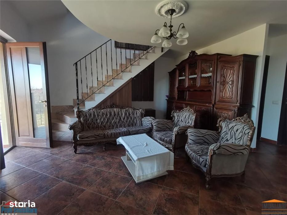 Inchiriez apartament la casa 4 camere, Gai