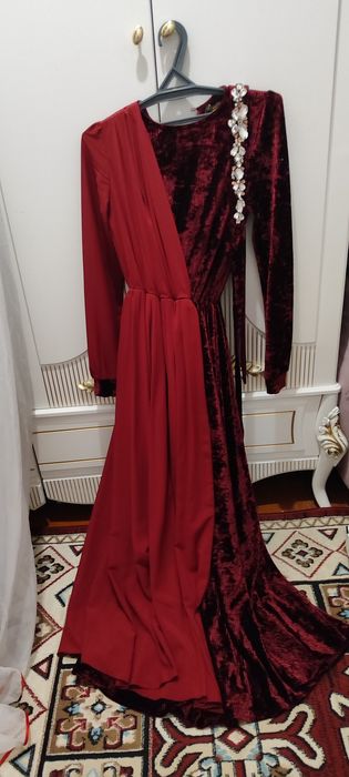 Киімдер сатылады