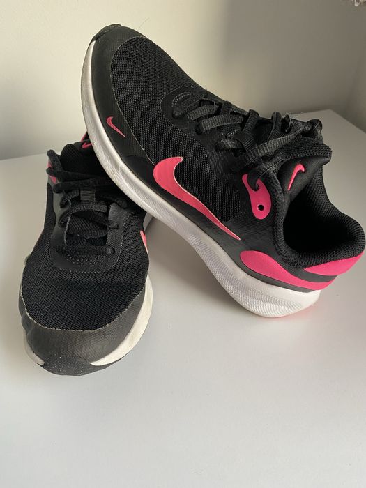 Обувки за момиче Next и Nike