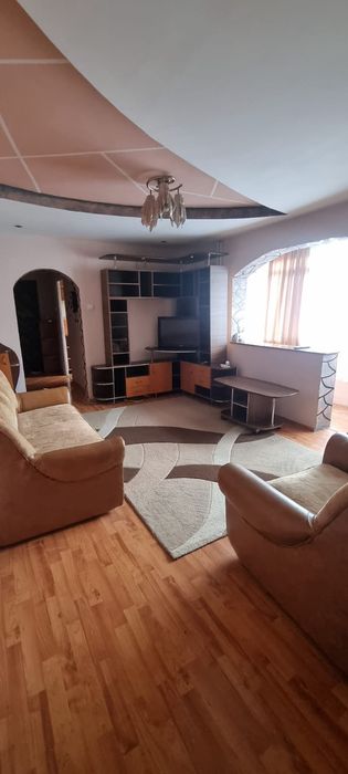 Închiriez apartament 3 camere confort 1