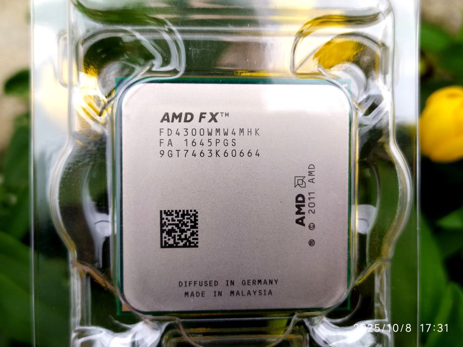 Продавам 4-ядрен процесор AMD FX-4300, 3.8/4.0GHz, 95W, Socket AM3+
