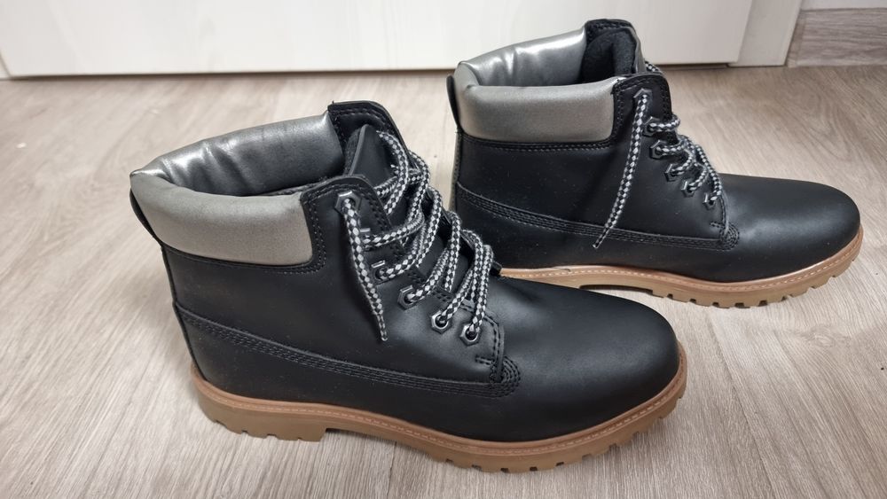 Încălțăminte de iarna nouă cu etichetă