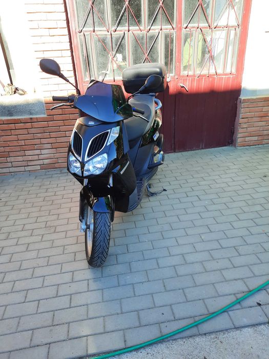 Vand scuter aprilia sportcity 125cc