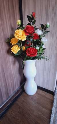 Продать вазу с искусственными цветами