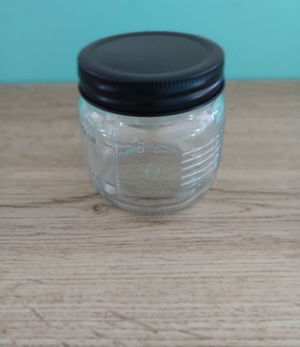 Ретро стъклено бурканче с черен метален капак