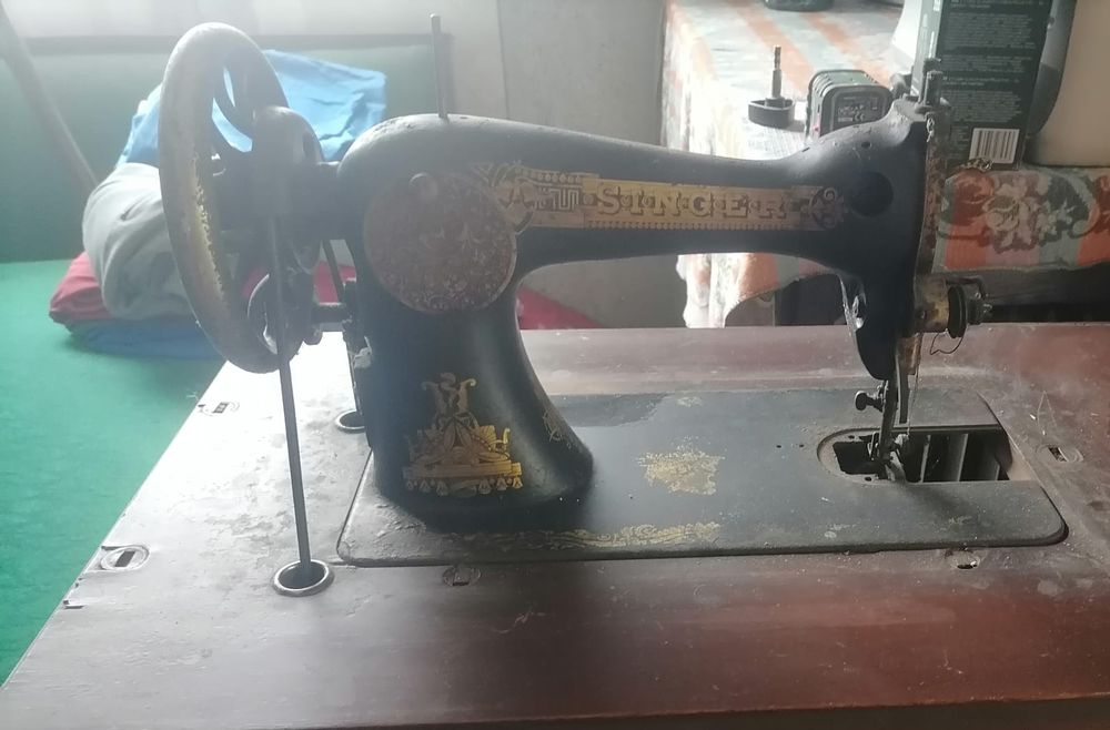 Mașină de cusut Singer