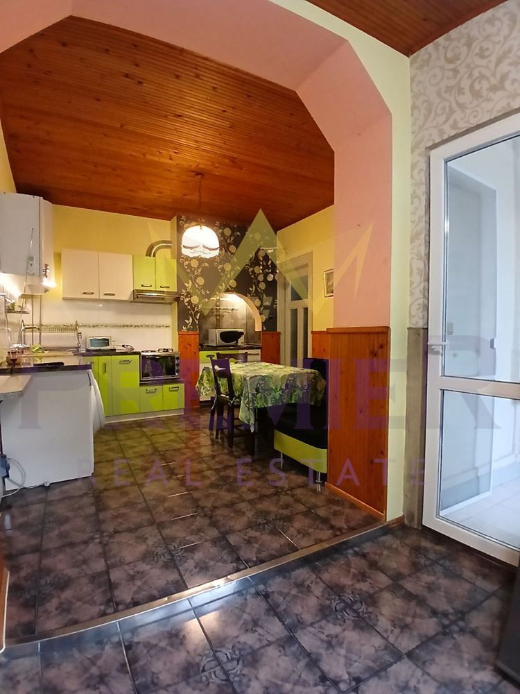 Дава се под наем Етаж от къща в Варна, Общината - 130 кв.м за 663 € - Снимка #2