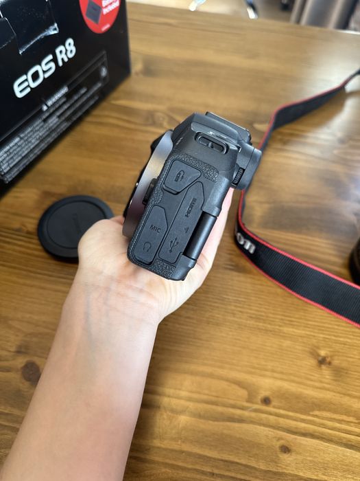 Canon R8 + 50mm 1.8 + пълен фотографски комплект + гаранция. Като нов