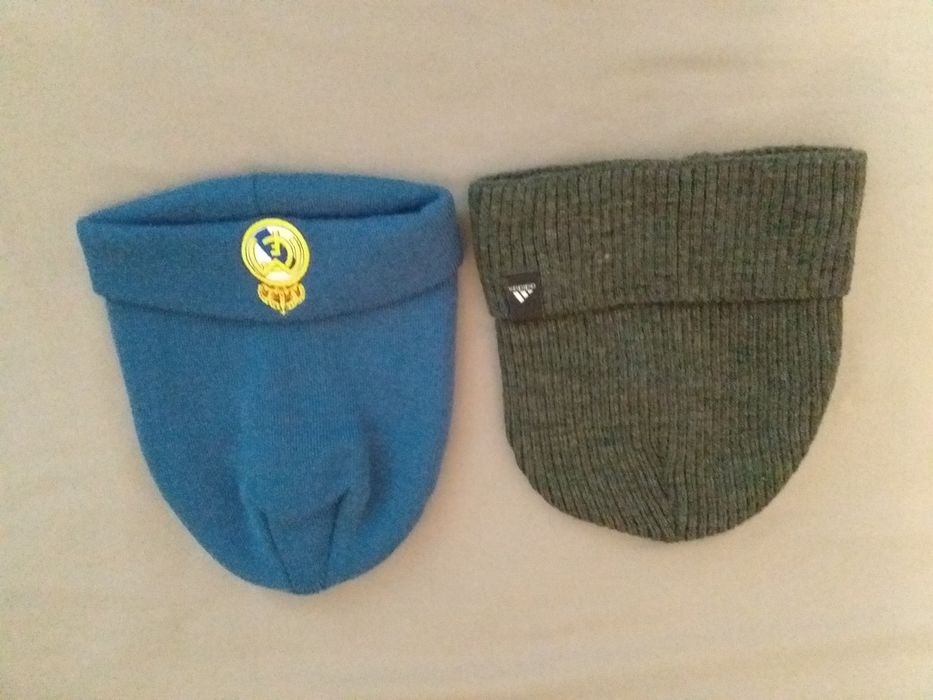 Продаются фирменные шапки с логотипами.