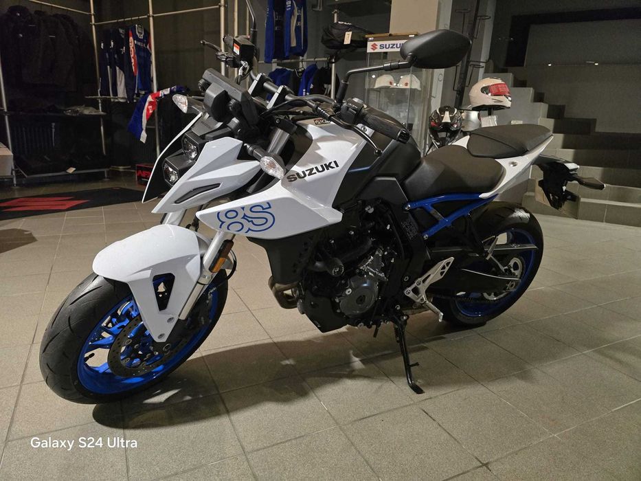 Suzuki GSX8S an 2023 model 2024