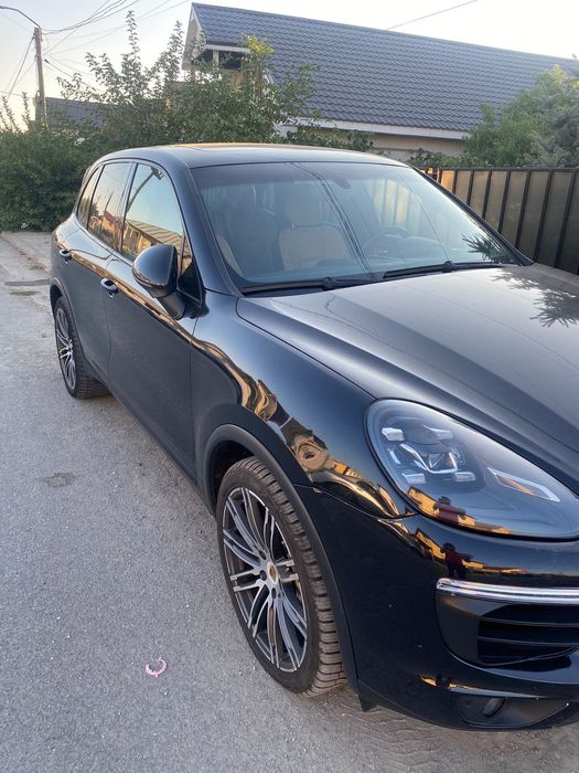 Vând Porsche Cayenne