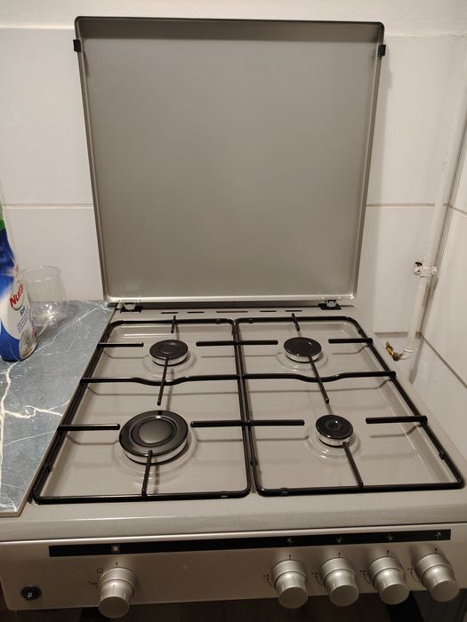 Vând aragaz Heinner nou. cu garanție 3 ani