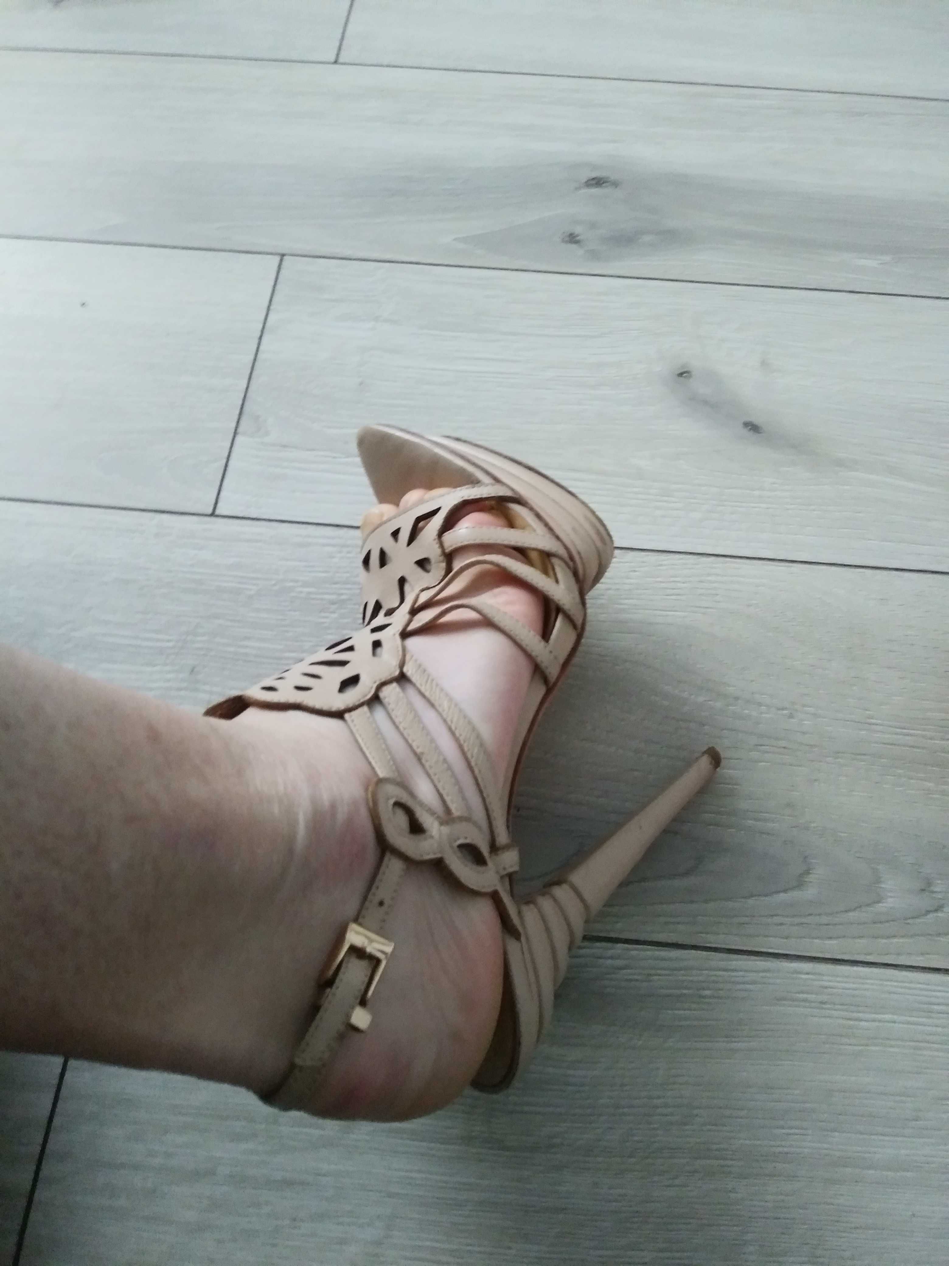 Sandale.  NEW  LOOK    si   pantofi