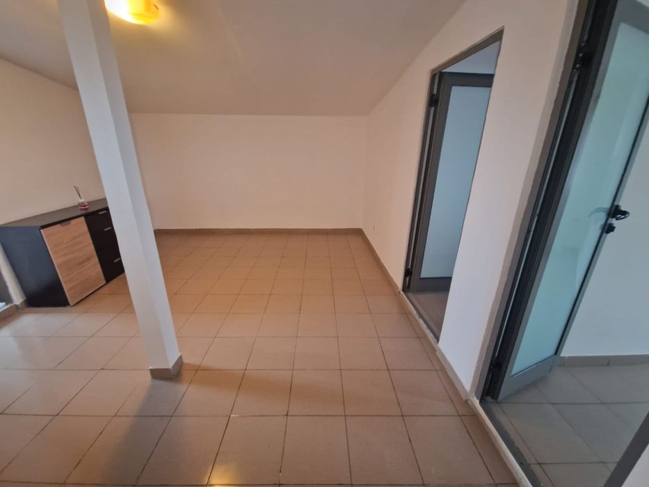 Închiriez etaj casă