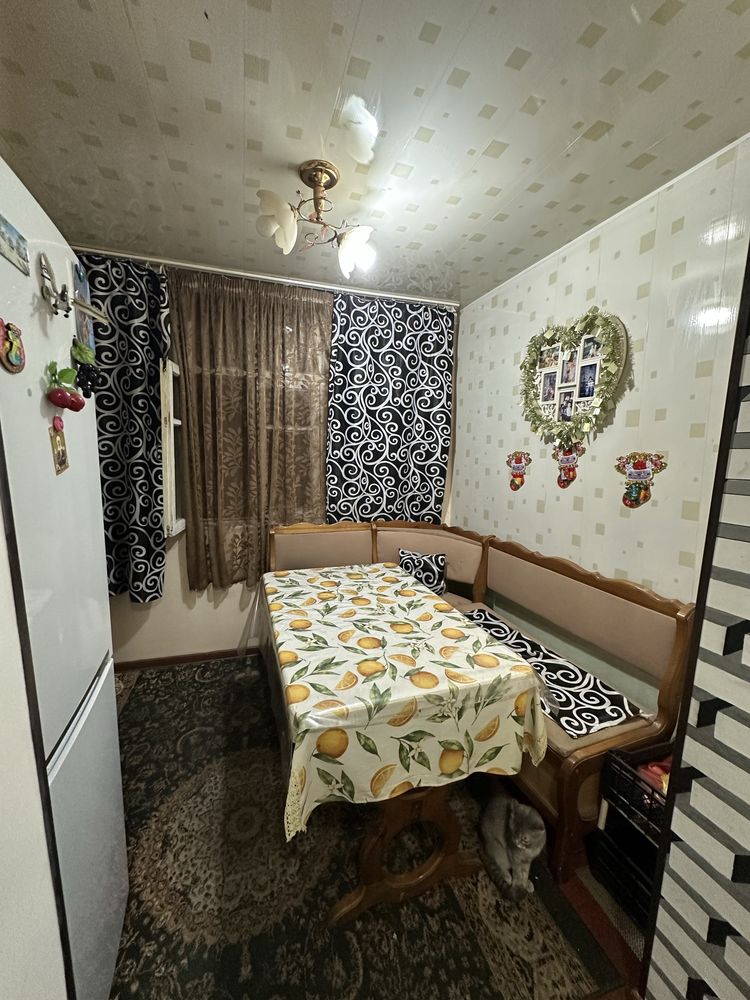 Срочно! Продам 2-комн. квартиру (3-комн.) 55 м², Бектемир, 2/2 этаж