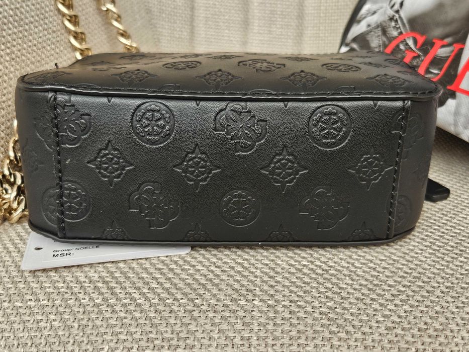 Дамска чанта GUESS