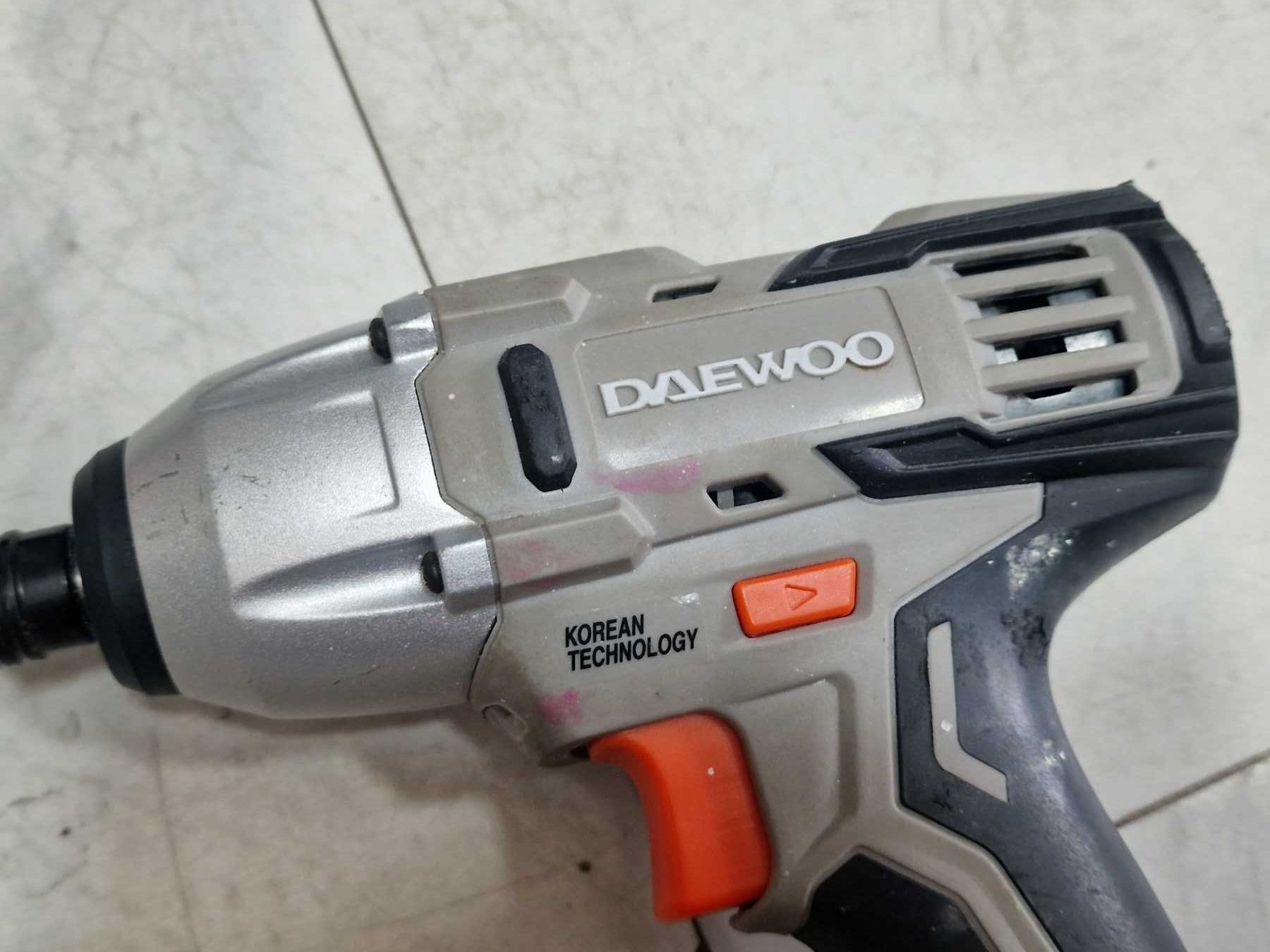 Акумулаторен ударен винтоверт DAEWOO DALID18-1 UNI-BAT