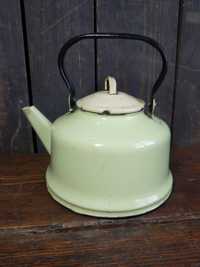 Стар емайлиран чайник за декорация