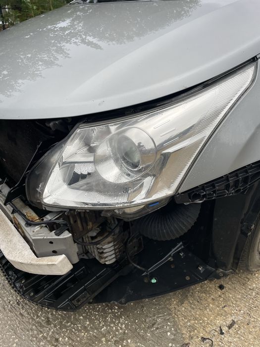 Фарове Тойота Авенсис т27