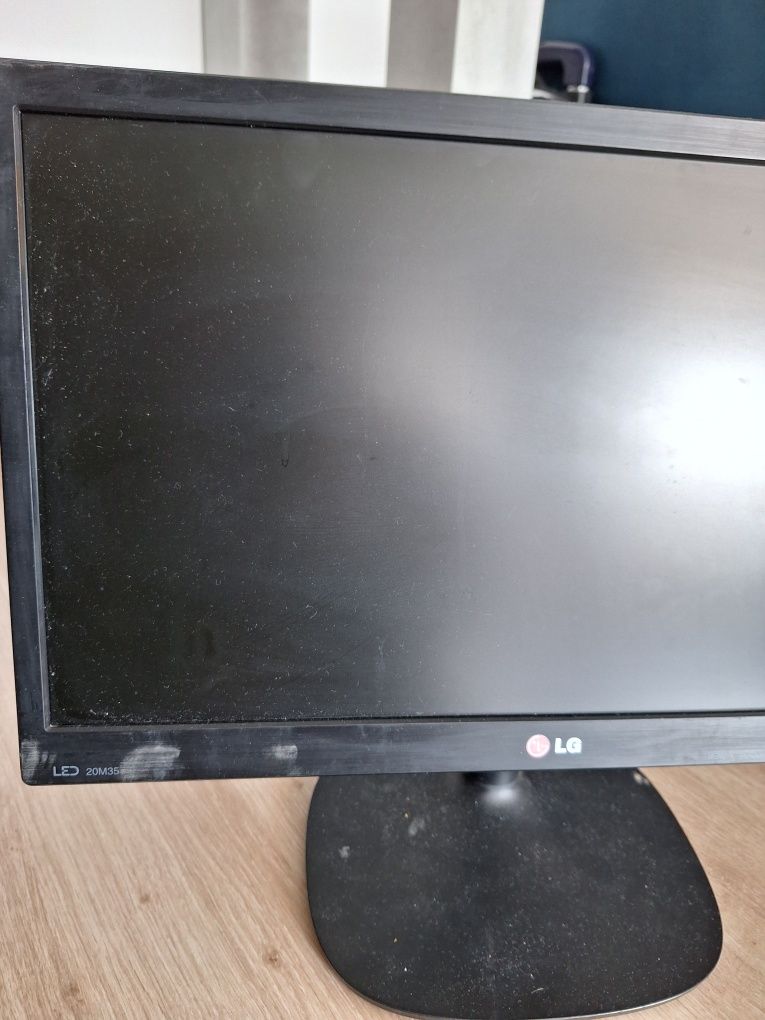 Monitor LG diagonala 19.5