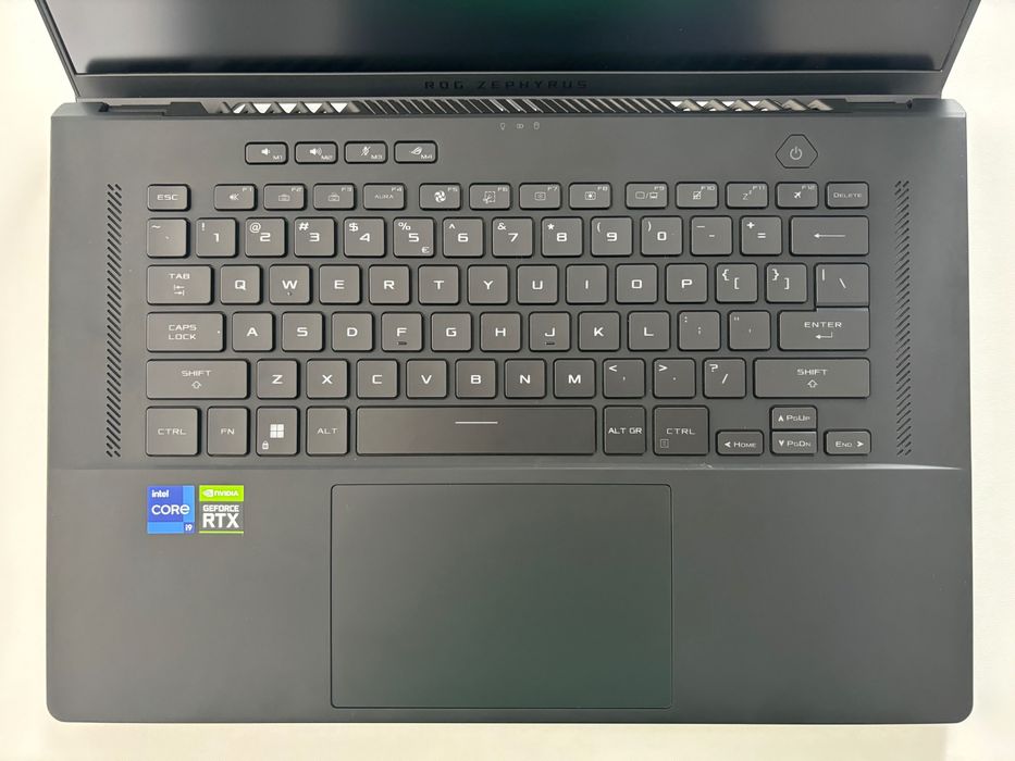 Laptop Gaming ASUS ROG Zephyrus M16 GU603ZX plus accesorii gaming