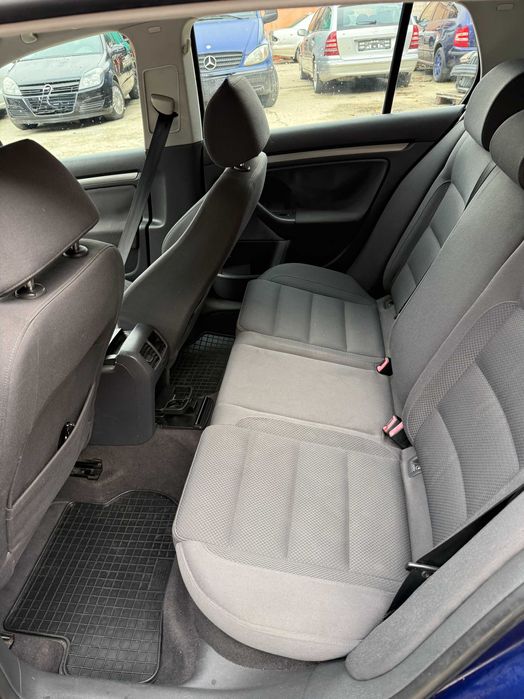 Volkswagen Golf 5 4 usi, 1.6 FSI, 115 cai 6+1 viteze