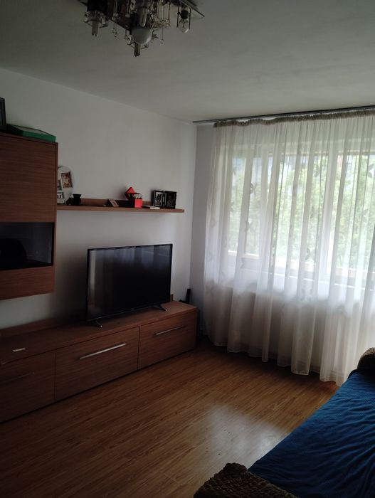 Vând apartament cu 4 camere