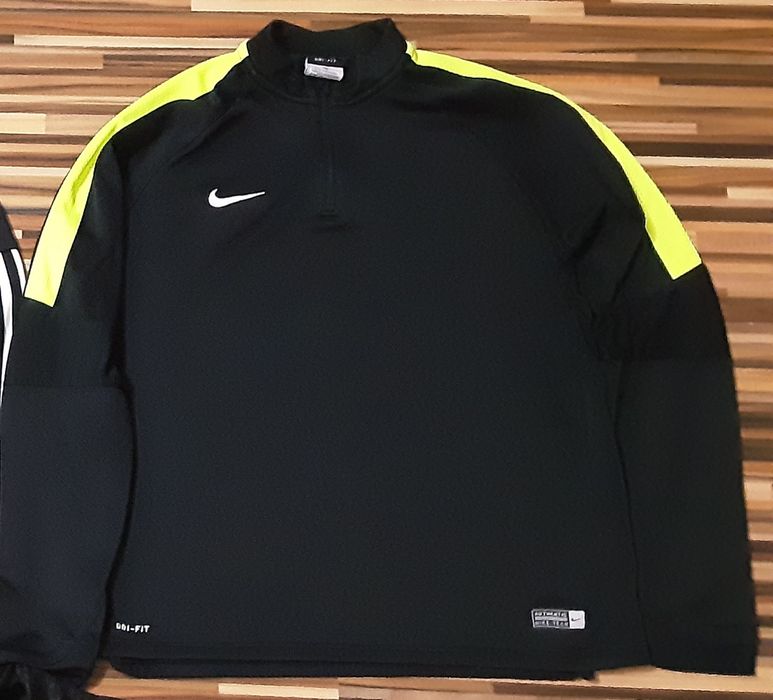 (L 147-158) NIKE оригинални горници(35лв) тениски(25лв),долница(35лв)