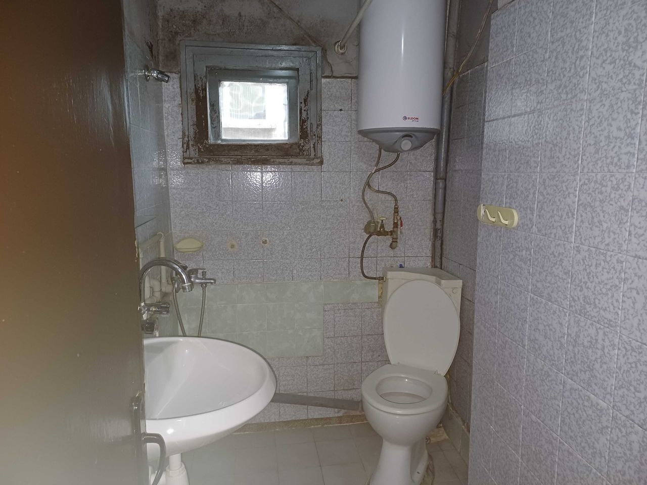 Дава се под наем Етаж от къща в Плевен, Идеален център - 60 кв.м за 153 € - Снимка #3