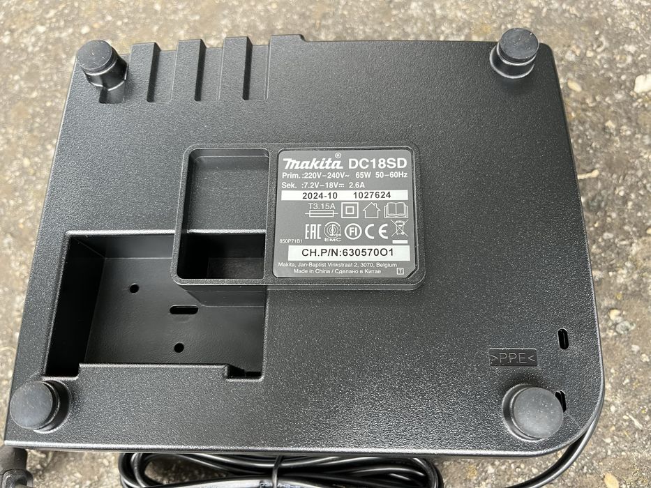 DC18SDBanc-de-incarcareMakita, nou, original.