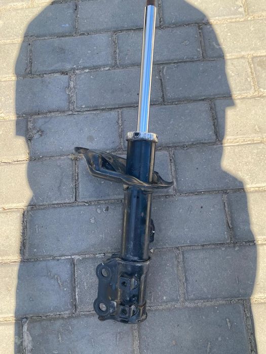 Продам передний стойки на КИА ЦЕРАТО 2014 г.