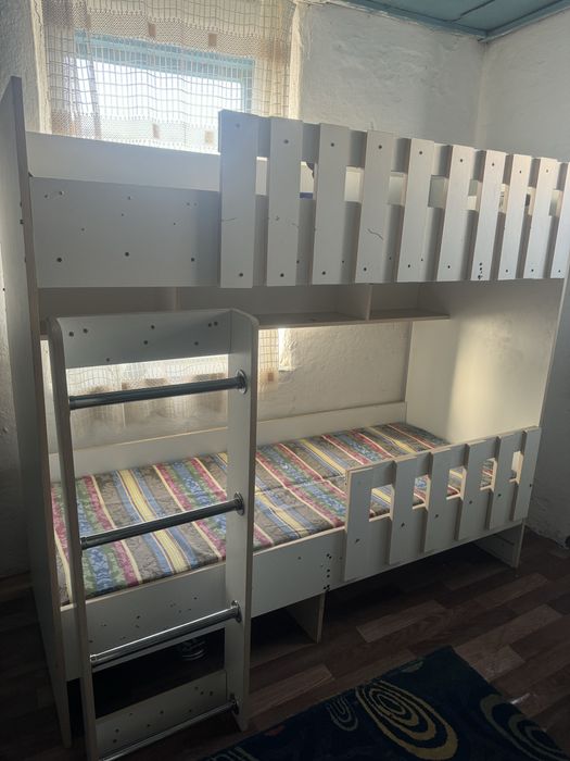 Детский кровать.