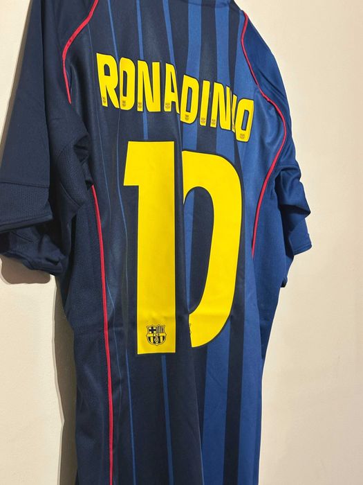 Тениска на Ronaldinho в Barcelona - НОВО ; НАЙ ДОБРА ЦЕНА!