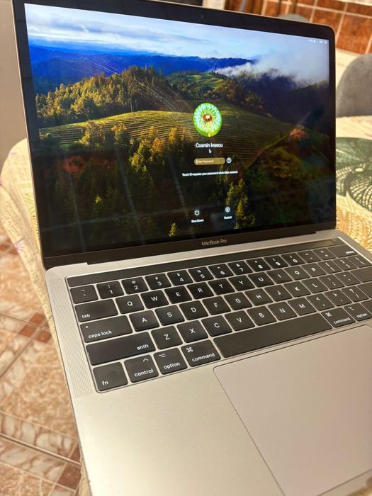Macbook Pro 13 inch, 2018, I7, 4 thunderbolt