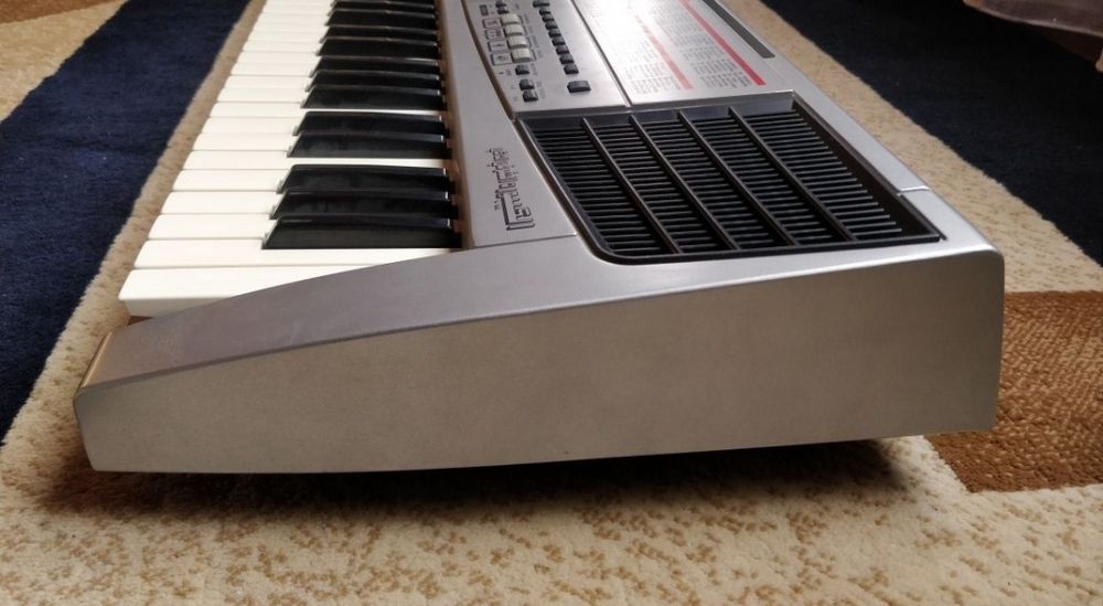 Roland M-15 OR sintizator yangi