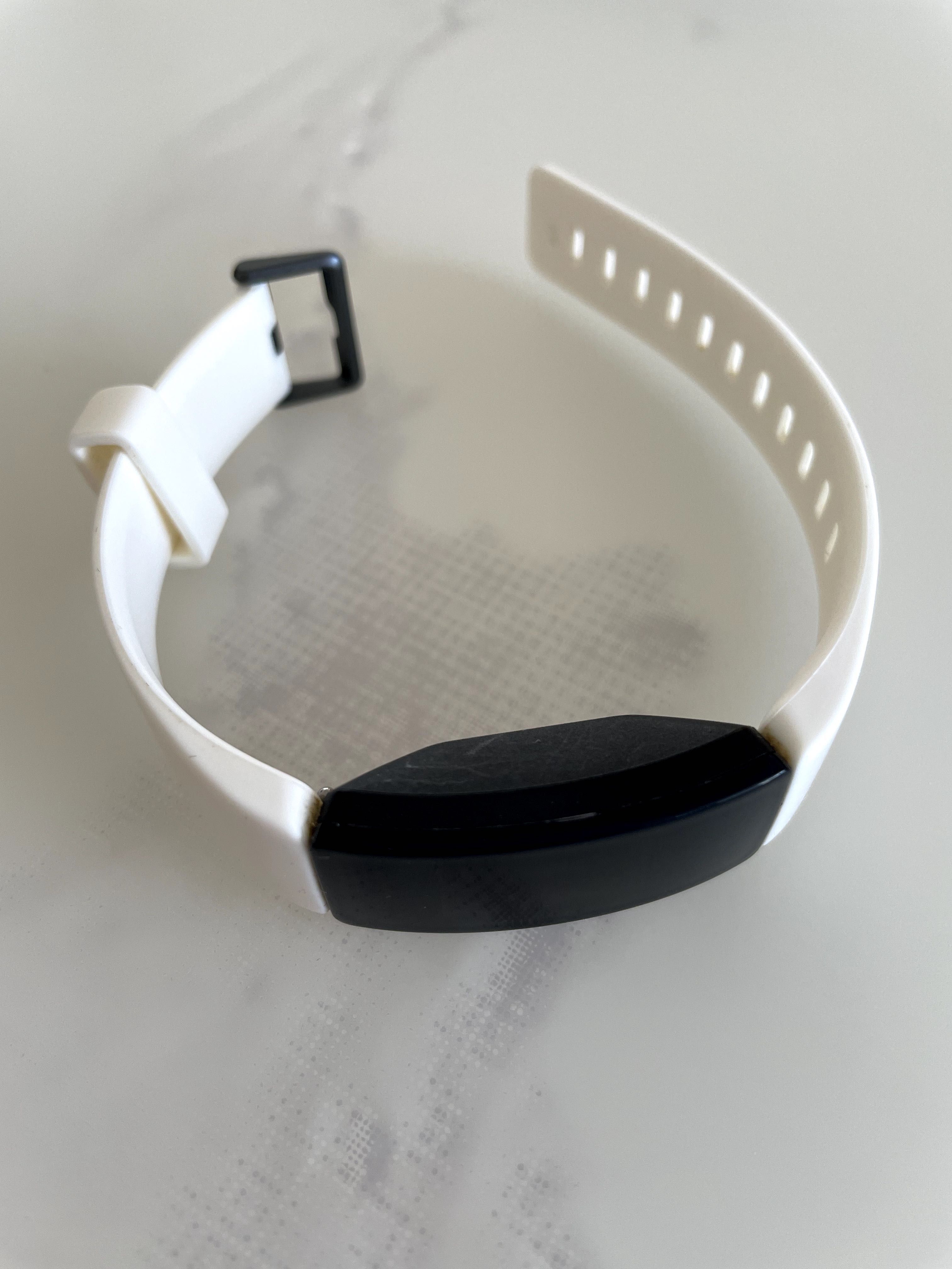 Фитнес гривна Fitbit Inspire HR бяла