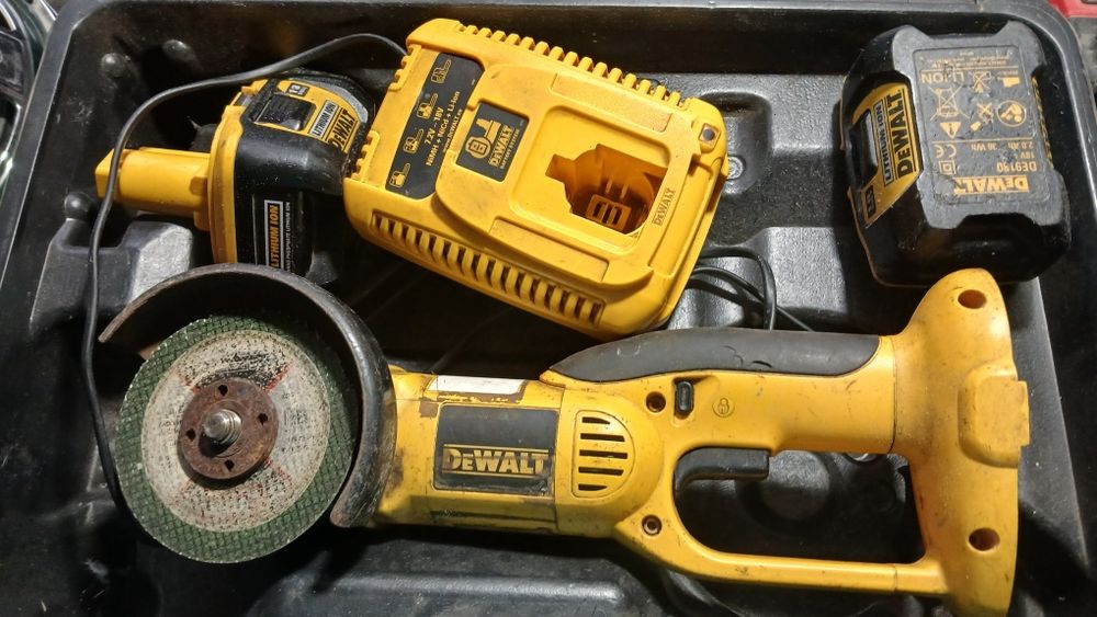 Polizor dewalt 18 volți cu 2 acumulatori litiu ion și incarcator