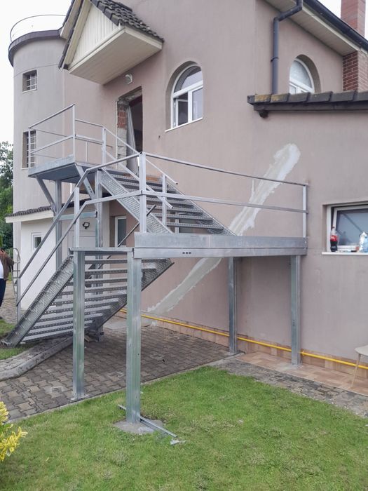 Scara metalica zincata 5m cu pod de odihna